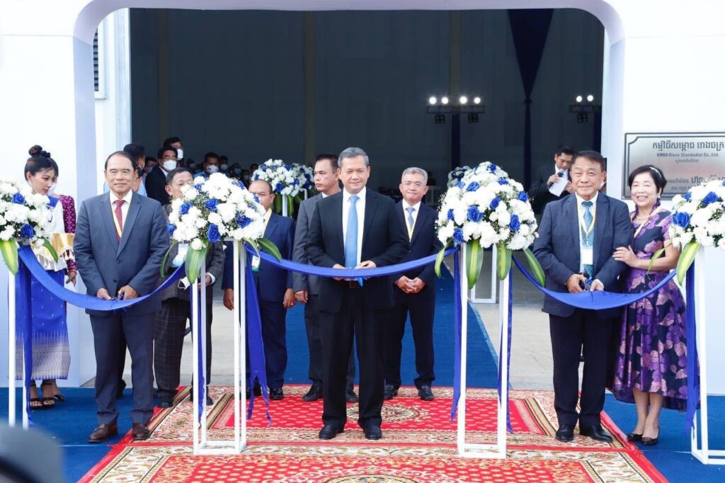 The event was graced by the presence of Senior Minister Ly Thuch, Lieutenant General Hun Manet, and Medtecs Chairman Clement Yang, who officiated the opening.