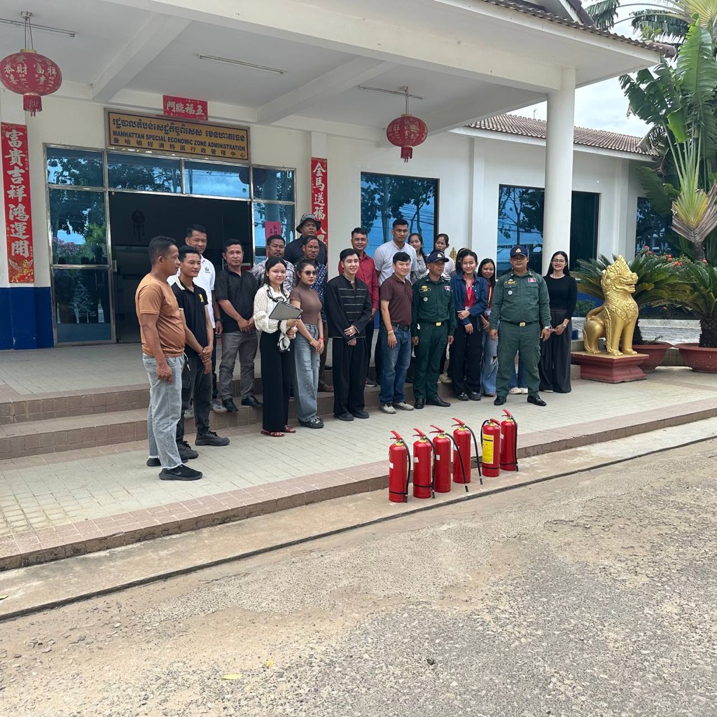 曼哈顿经济特区消防安全培训合影