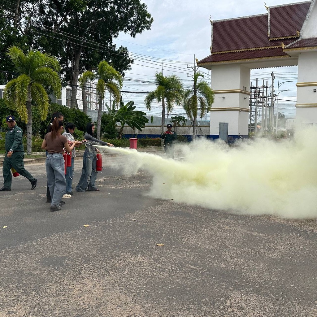 干粉灭火器实操喷射演练