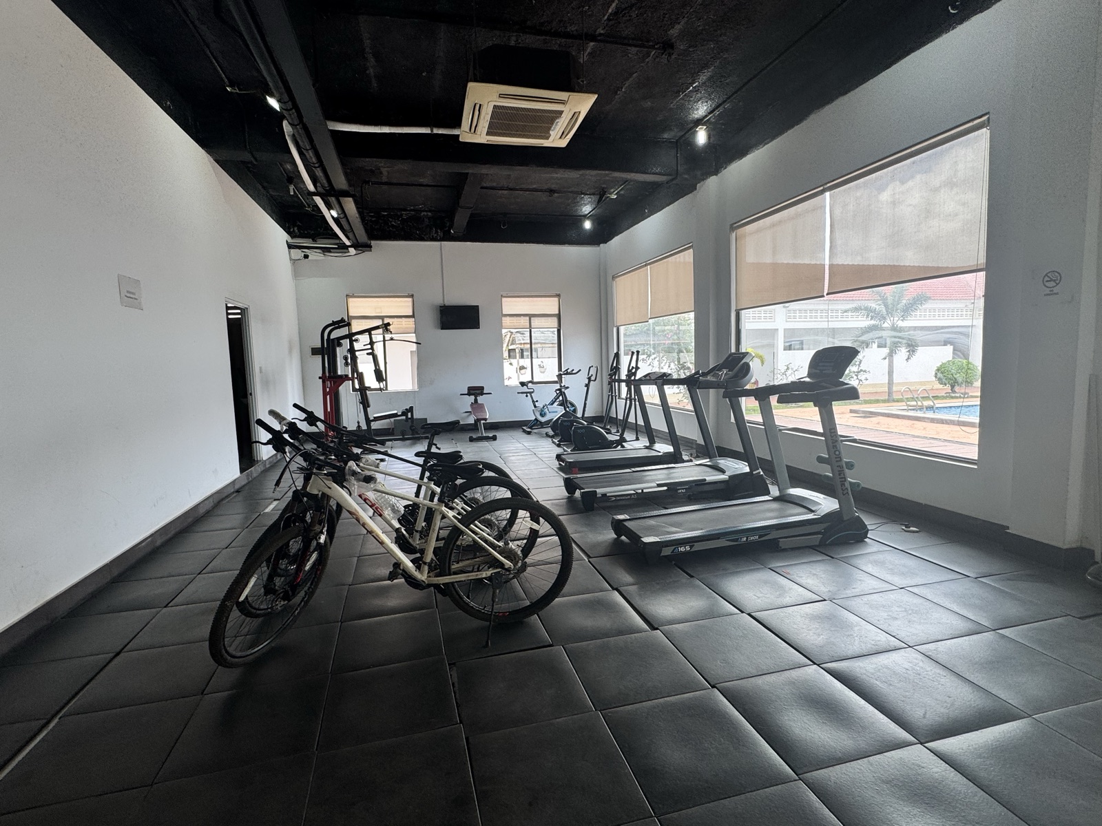 MSEZ gym with treadmills and bikes