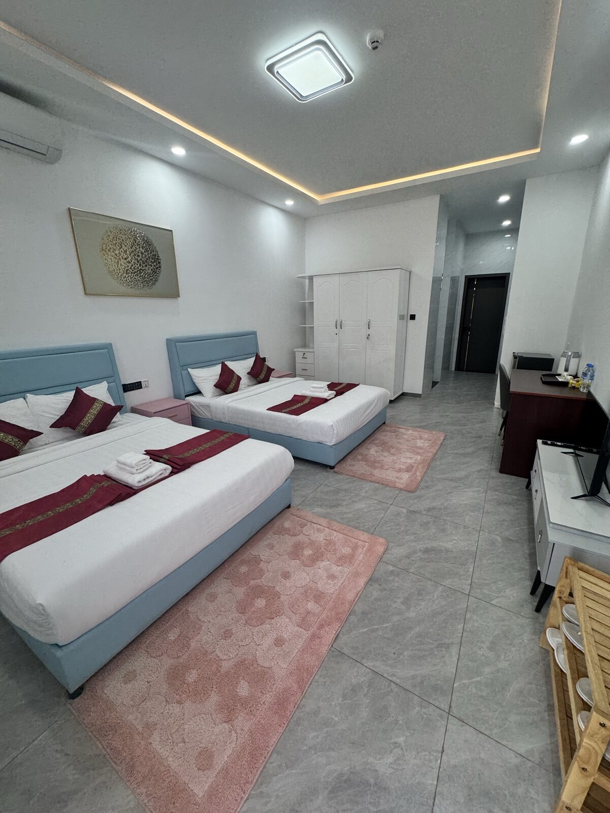 New Red House twin room with two single beds