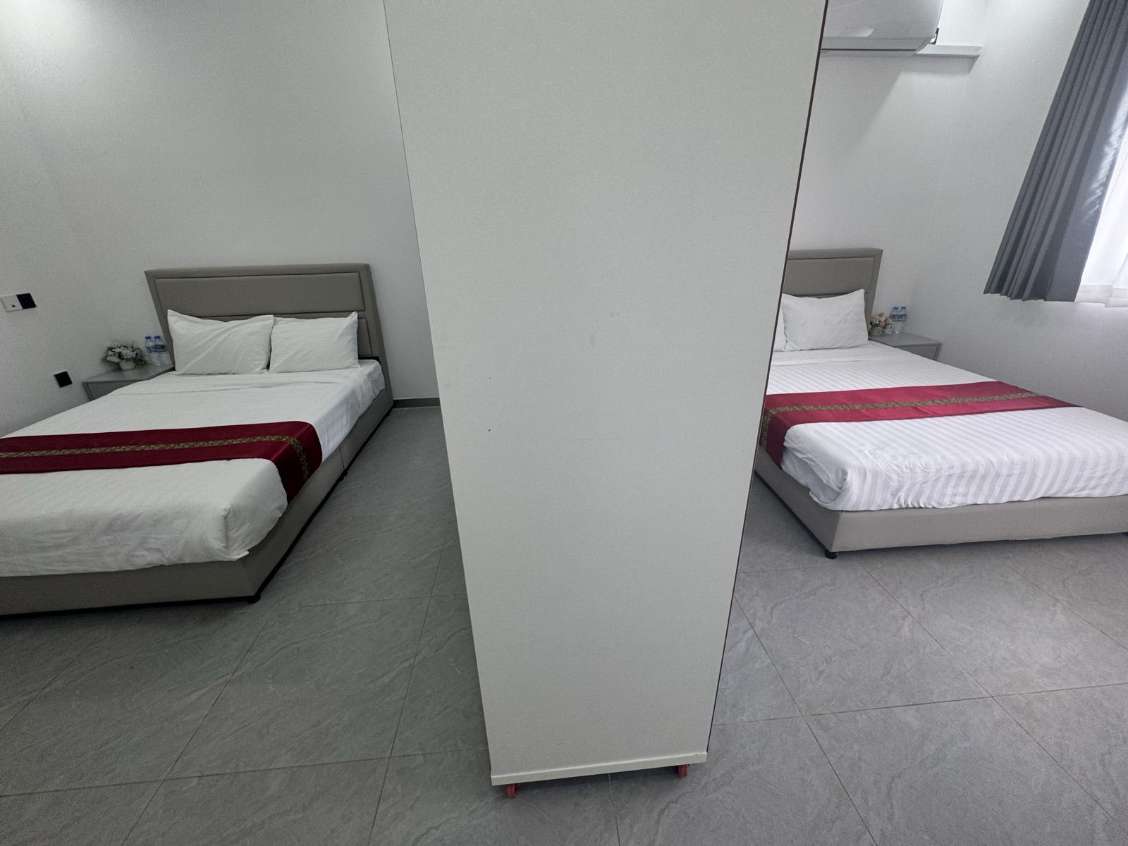 Twin room with two single beds
